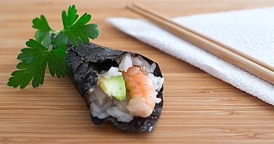 Темаки суши (temaki sushi) с креветками сурими