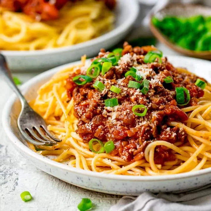 Спагетти болоньезе (Spaghetti bolognese) - соус из фарша и сыра