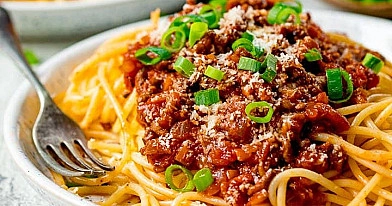 Спагетти болоньезе (Spaghetti bolognese) - соус из фарша и сыра