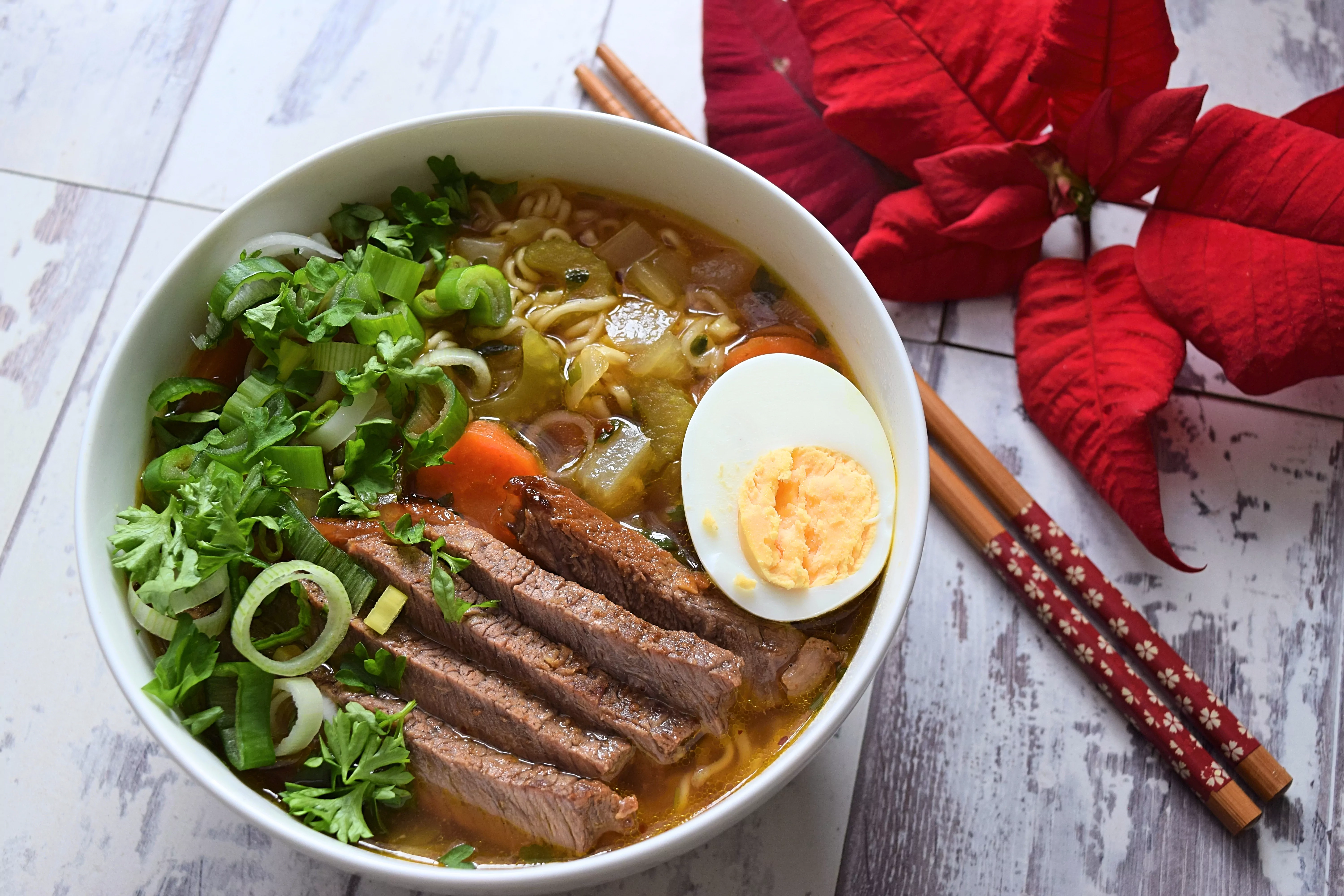 Суп рамен (Ramen) с говядиной и пшеничной пастой