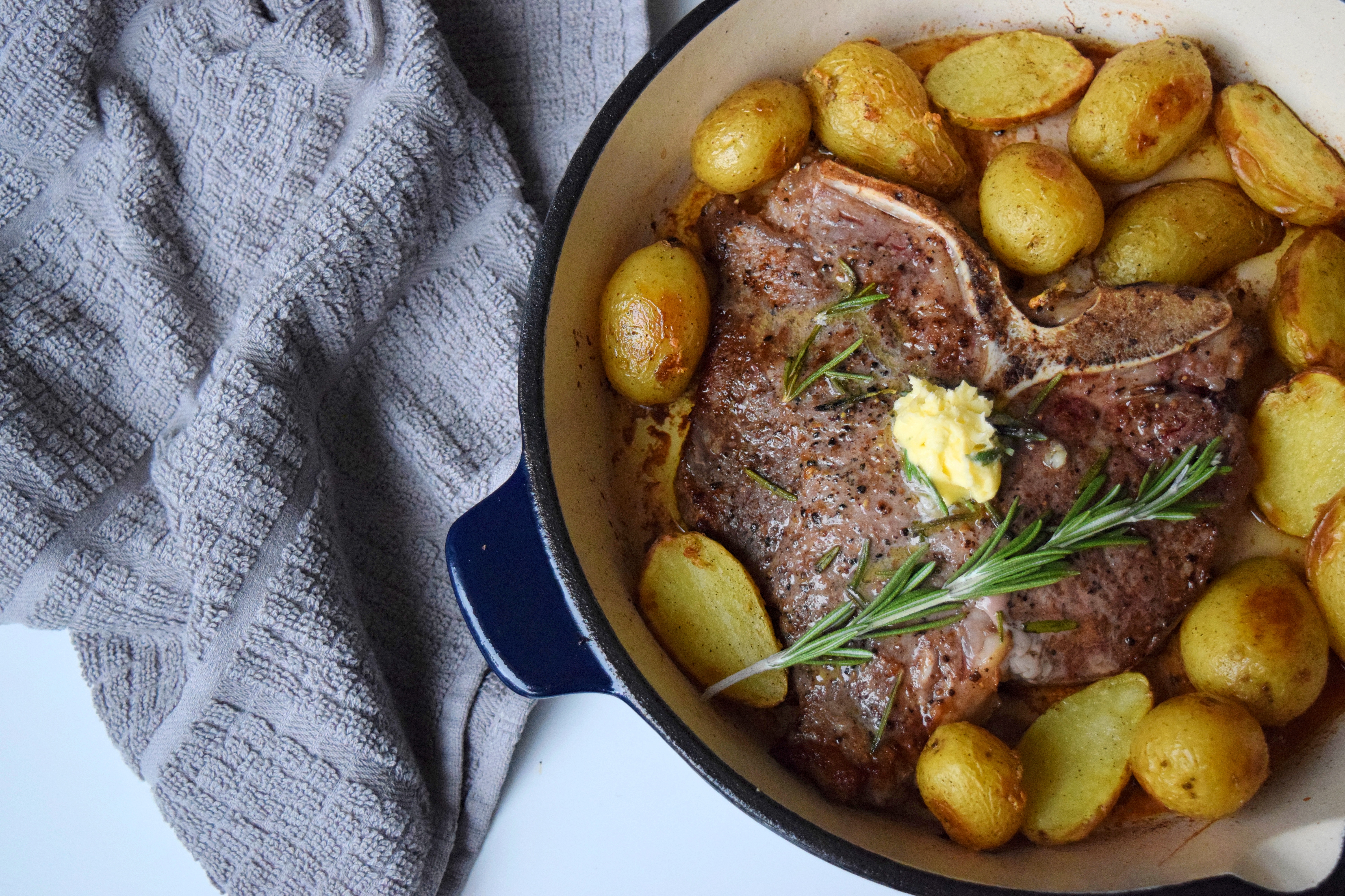 Стейк Тибон (T-bone Steak) - стейк из говядины с розмарином