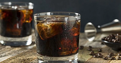 Black Russian (Чёрный русский) коктейль с водкой и кофейным ликером